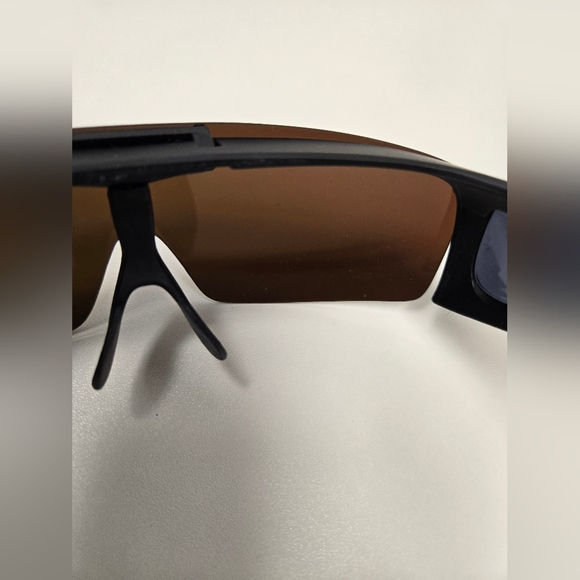 Bell & Howell Sport Sunglasses with Hard Case - Picture 3 of 8